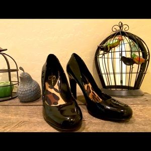 Jessica Simpson shiny black pumps